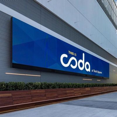 풀 컬러 아웃도어 LED 디스플레이 보드 무선 스플라이싱 LED 공장 디스플레이