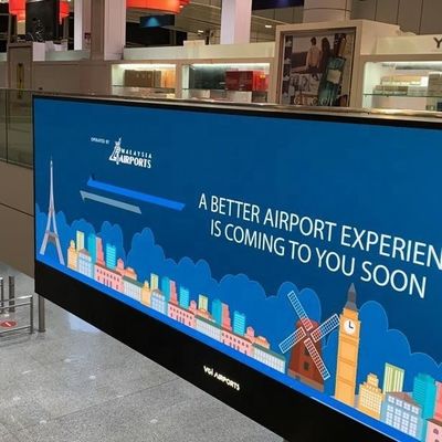 좋은 가격 SMD2121 LED 캡슐화 된 실내 고정 LED 디스플레이 100000 시간 수명 및 4m ~ 40m 볼 거리 온라인으로