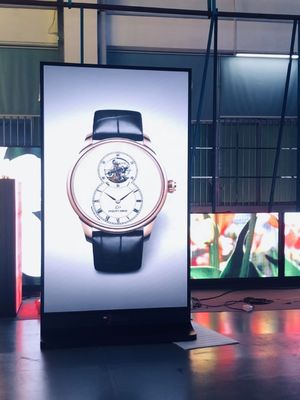 4G 와이파이 야외 LED 포스터 화면 H160° 뷰 앵글 고화질