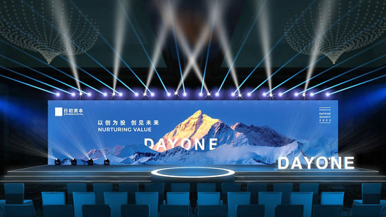 가장 새로운 임대 LED 스크린 P1.5 P1.9 P2.6mm 7680 High Refresh Rate Panel Curved Shape Screen For Stage Show Event